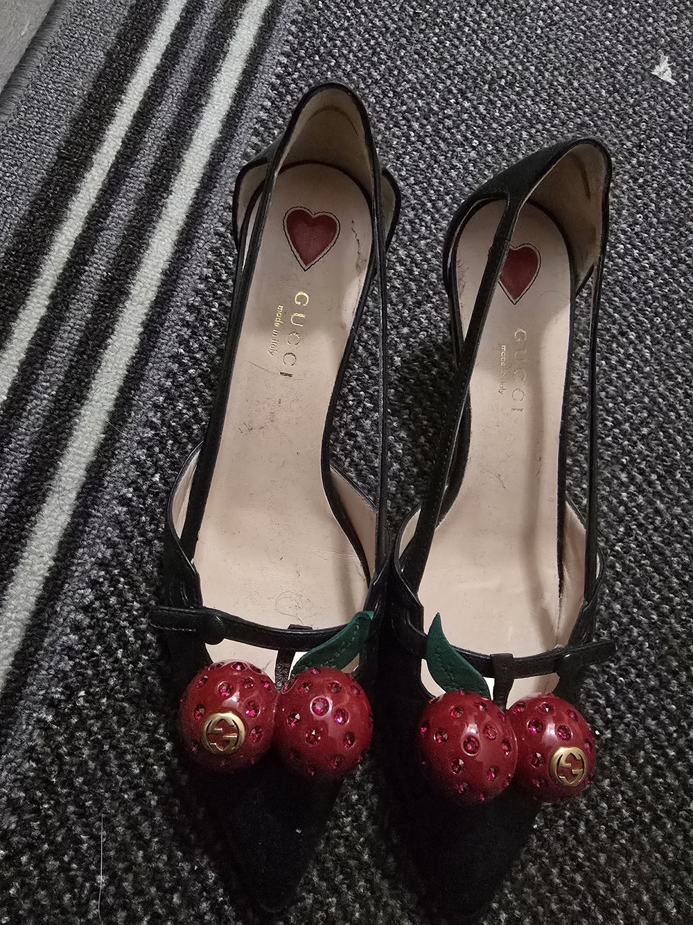 Gucci Black Leather Cherry Pumps - Picture 3 of 6